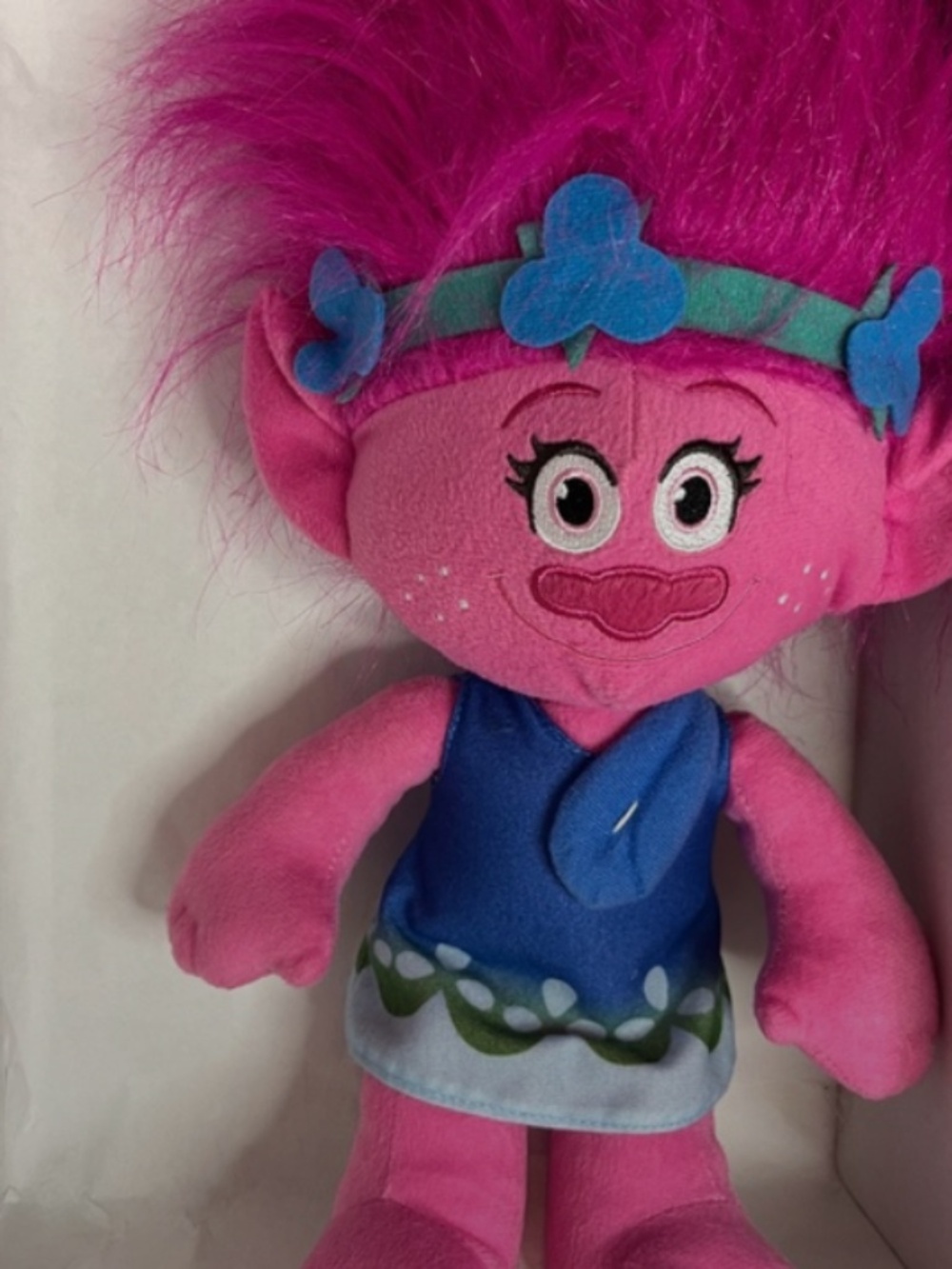 DreamWorks 2017 Princess Poppy Pink Hair Plush Troll Doll From the Trolls Movie